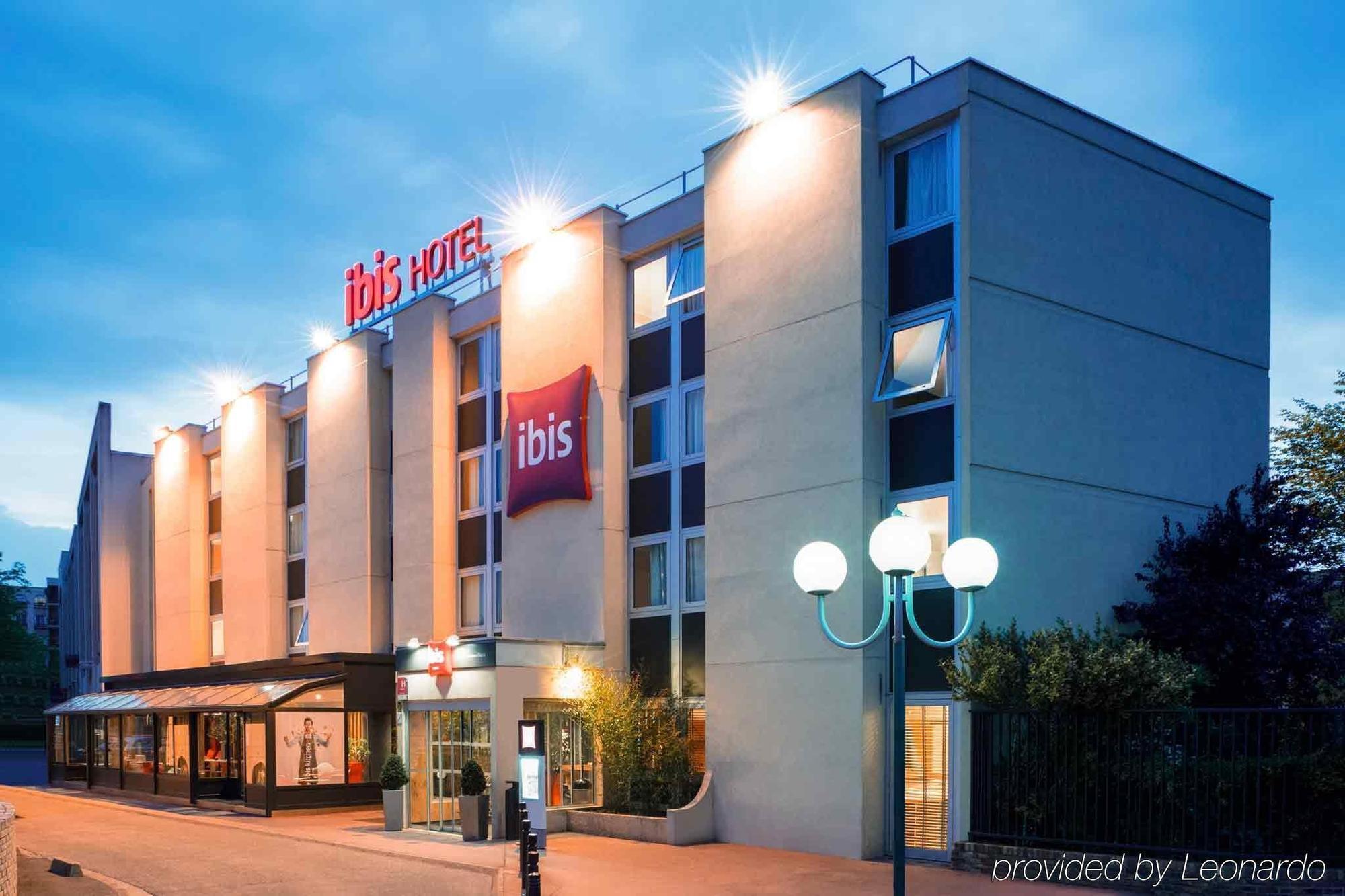 Отель Ibis Paris Женвилье Экстерьер фото