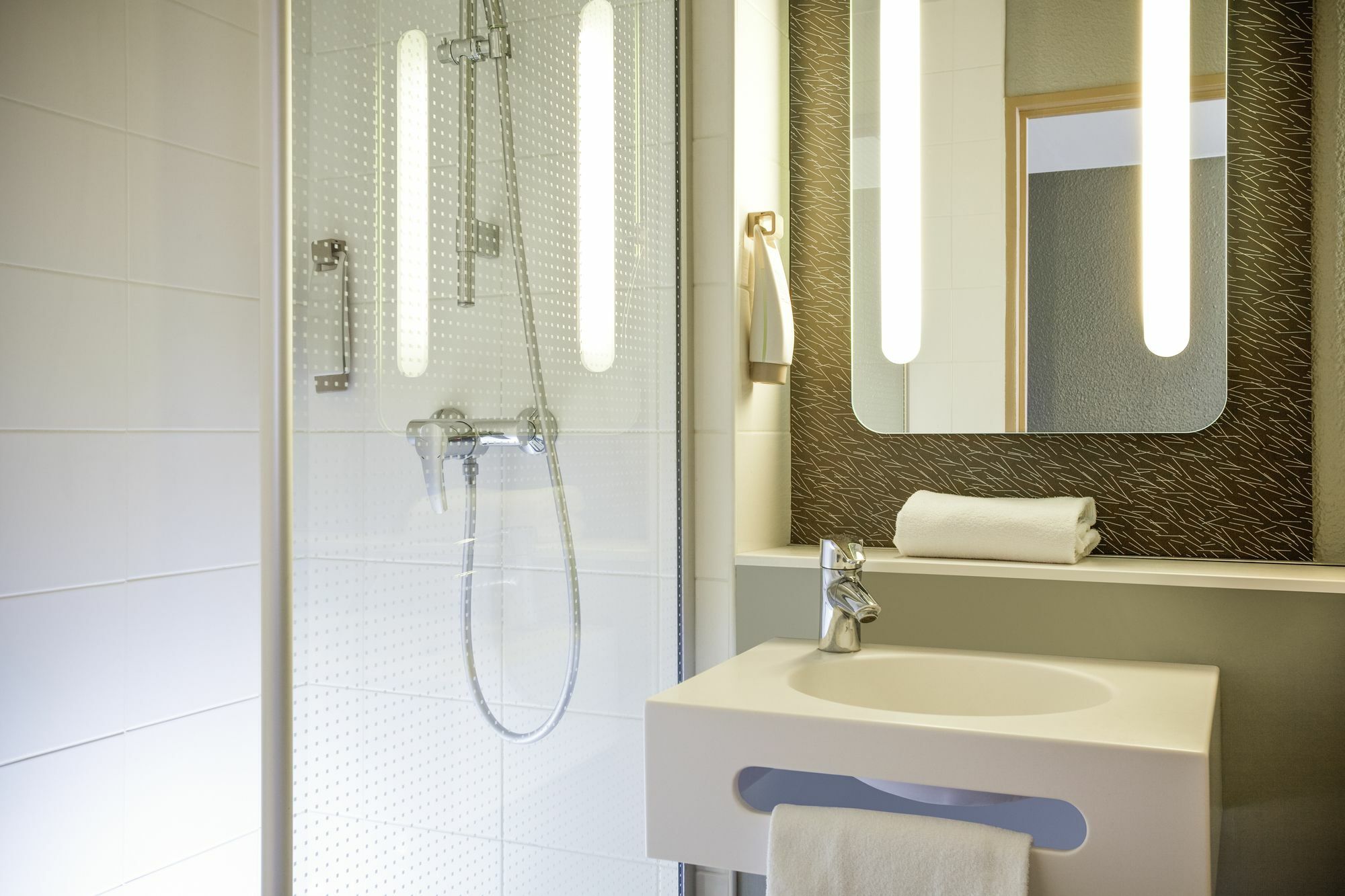 Отель Ibis Paris Женвилье Экстерьер фото